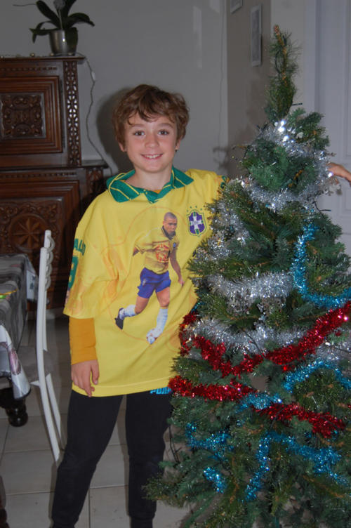 Quentin devant le sapin